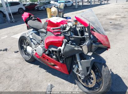 2021 DUCATI PANIGALE V2 Red  Gasoline ZDMHAATW9MB002415 photo #1