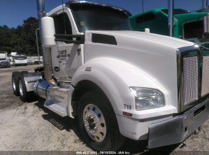 2017 KENWORTH T880 White  Diesel 1XKZD49X5HJ150599 photo #1