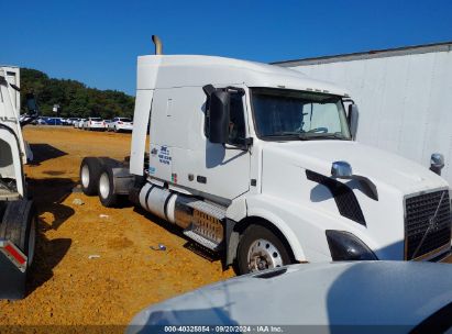 2012 VOLVO VN VNL White  Diesel 1HTSCAAL2SH640961 photo #1