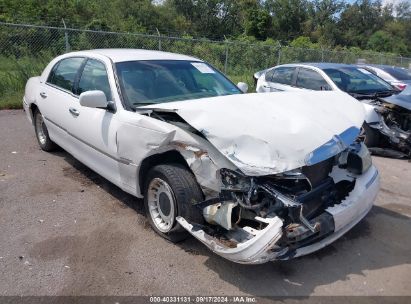 2001 LINCOLN TOWN CAR EXECUTIVE White  Gasoline 1LNHM81WX1Y722549 photo #1