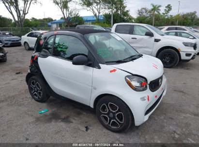 2018 SMART FORTWO ELECTRIC DRIVE PASSION/PRIME/PURE White  Electric WMEFJ9BA1JK312966 photo #1