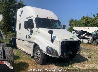 2017 FREIGHTLINER CASCADIA 125 White  Diesel 3AKJGLDR8HSHY3847 photo #1