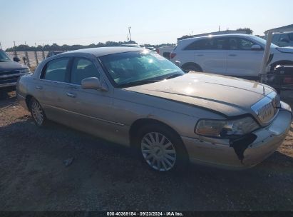 2005 LINCOLN TOWN CAR SIGNATURE Gold  Gasoline 1LNHM81W75Y629011 photo #1