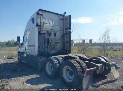 2017 FREIGHTLINER CASCADIA 125 White  Diesel 3AKJGLDR5HSHV1681 photo #4