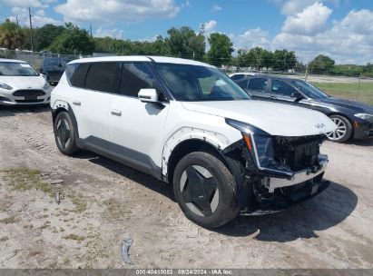 2024 KIA EV9 LIGHT SHORT RANGE White  Electric KNDAA5S26R6018915 photo #1