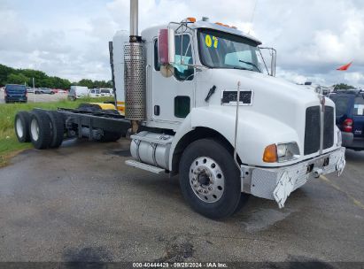 2007 KENWORTH CONSTRUCTION T300 White   1NL1G3020M1146556 photo #1