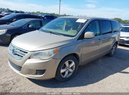 2009 VOLKSWAGEN ROUTAN SE Beige  Gasoline 2V8HW34109R586339 photo #3