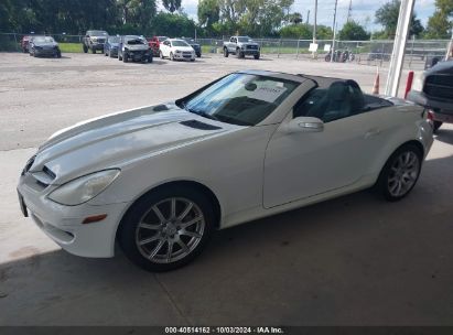 2005 MERCEDES-BENZ SLK 350 White  Gasoline WDBWK56F35F075601 photo #3