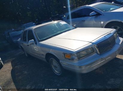 1995 LINCOLN TOWN CAR SIGNATURE/SPINNAKER Silver  Gasoline 1LNLM82W9SY632139 photo #1