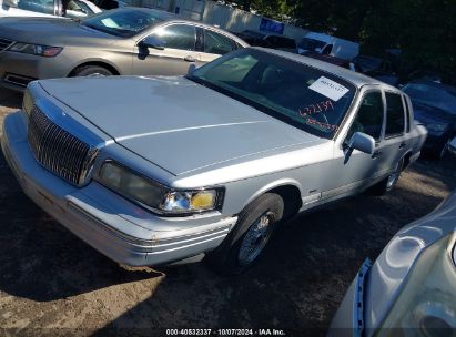 1995 LINCOLN TOWN CAR SIGNATURE/SPINNAKER Silver  Gasoline 1LNLM82W9SY632139 photo #3