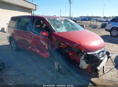 2010 VOLKSWAGEN ROUTAN SE Red  Gasoline 2V4RW3D13AR236617 photo #1