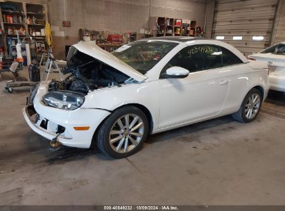 2013 VOLKSWAGEN EOS KOMFORT White  Gasoline WVWBW8AH2DV009205 photo #3