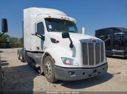 2017 PETERBILT 579 White  Diesel 1XPBD49X8HD392863 photo #1