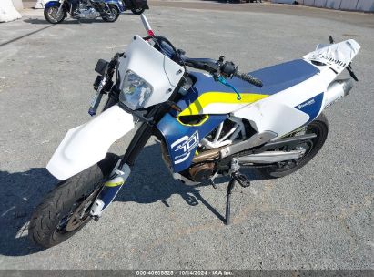 2016 HUSQVARNA SUPERMOTO 701 White  Gasoline VBKUST400GM784141 photo #3