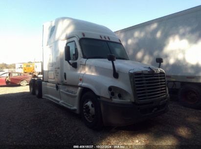 2016 FREIGHTLINER CASCADIA 125 White  Diesel 3AKJGLD52GSGW2422 photo #1