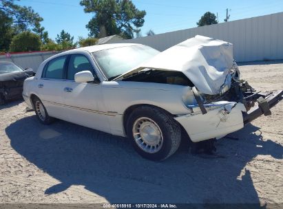 2001 LINCOLN TOWN CAR EXECUTIVE White  Gasoline 1LNHM81W51Y734723 photo #1