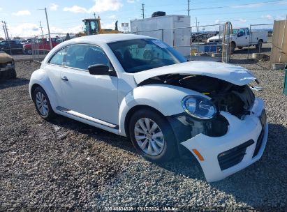 2018 VOLKSWAGEN BEETLE 2.0T COAST/2.0T S White  Gasoline 3VWFD7AT5JM707378 photo #1