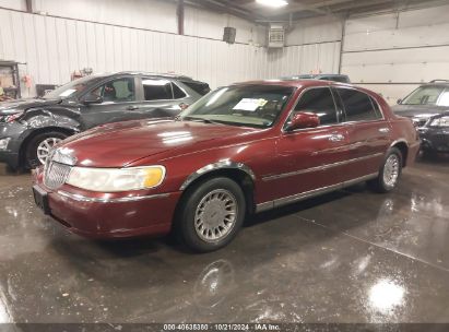 2000 LINCOLN TOWN CAR CARTIER Maroon  Gasoline 1LNHM83W7YY787642 photo #3