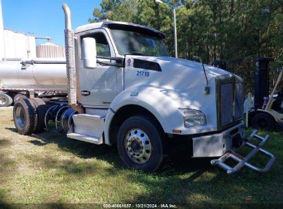 2017 KENWORTH T880 White  Diesel 1XKZDP9XXHJ176150 photo #1