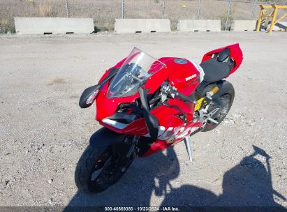 2023 DUCATI PANIGALE V2 Red  Gasoline ZDMHAATW8PB012700 photo #3