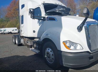 2017 KENWORTH T680 White  Diesel 1XKYDP9X1HJ127351 photo #1