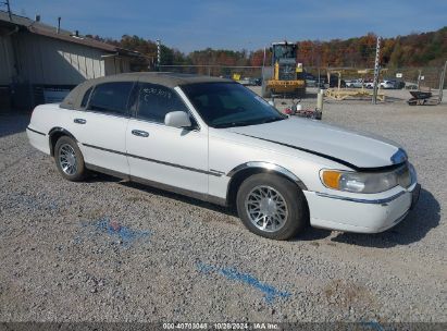 2000 LINCOLN TOWN CAR SIGNATURE White  Gasoline 1LNHM82WXYY816410 photo #1