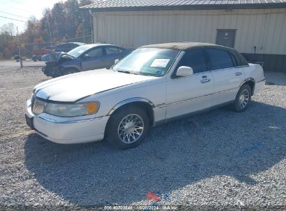 2000 LINCOLN TOWN CAR SIGNATURE White  Gasoline 1LNHM82WXYY816410 photo #3