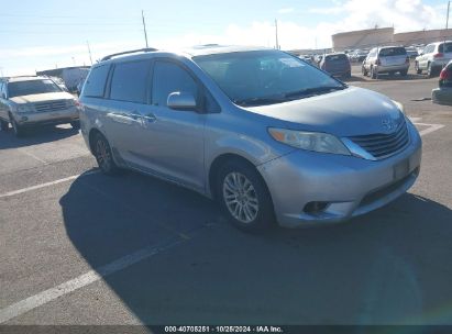 2011 TOYOTA SIENNA XLE V6/XLE V6 AUTO ACCESS SEAT Silver  Gasoline 5TDYK3DC8BS119286 photo #1