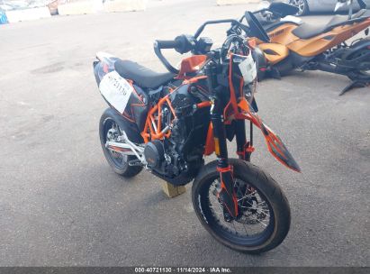 2024 KTM 690 SMC R Black  Gasoline VBKLSV407RM766746 photo #1