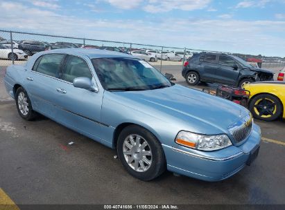 2009 LINCOLN TOWN CAR SIGNATURE LIMITED Light Blue  Flexible Fuel 2LNHM82V89X631474 photo #1