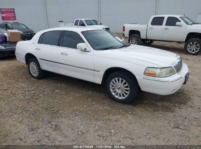 2004 LINCOLN TOWN CAR SIGNATURE White  Gasoline 1LNHM81W24Y667499 photo #1