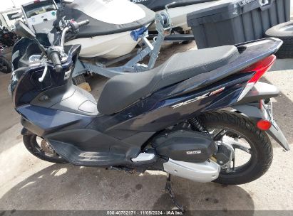 2017 HONDA PCX 150 Dark Blue  Gasoline RLHKF180XHY200396 photo #4