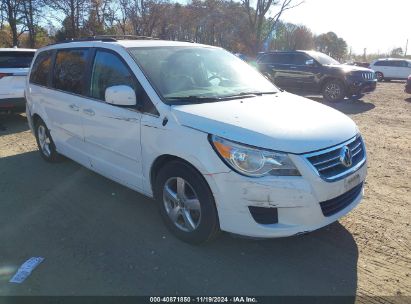 2009 VOLKSWAGEN ROUTAN SEL White  Gasoline 2V8HW54X69R503352 photo #1