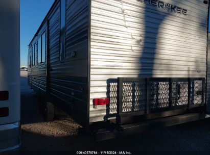 2019 FOREST RIVER CHEROKEE LIMITED TRAVEL TRAILER White  Other 4X4TCKB24KX138126 photo #4