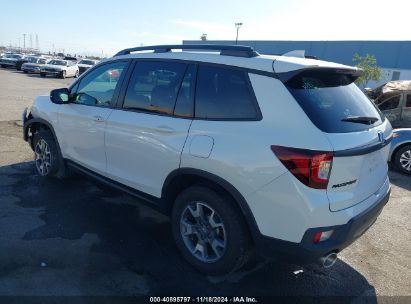 2022 HONDA PASSPORT AWD TRAILSPORT White  Gasoline 5FNYF8H62NB001703 photo #4