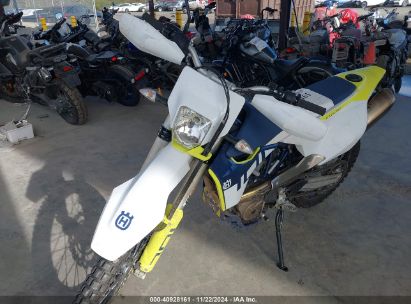 2023 HUSQVARNA 701 ENDURO White  Gasoline VBKUEV400PM744435 photo #3