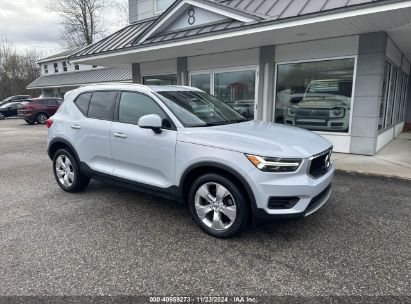 2020 VOLVO XC40 T5 MOMENTUM White  gas YV4162UK5L2202932 photo #1