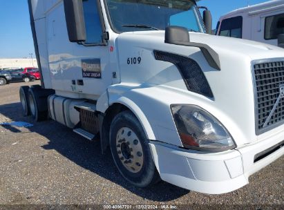 2014 VOLVO VN VNL White  Diesel 4V4NC9EH7EN166109 photo #1