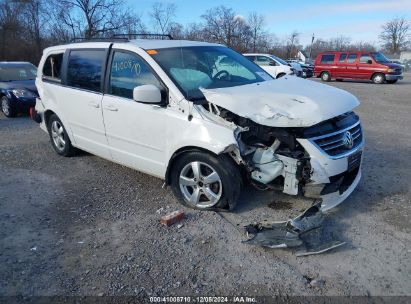 2011 VOLKSWAGEN ROUTAN SE White  Flexible Fuel 2V4RW3DG4BR806291 photo #1