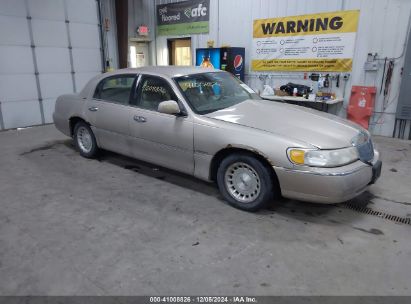 1998 LINCOLN TOWN CAR EXECUTIVE Gold  Gasoline 1LNFM81W4WY667871 photo #1