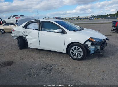 2017 TOYOTA COROLLA LE White  Gasoline 5YFBURHEXHP654247 photo #1