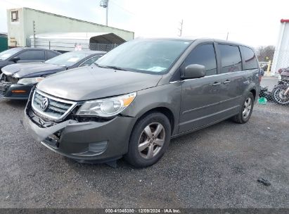 2010 VOLKSWAGEN ROUTAN SEL Brown  Gasoline 2V4RW5DX7AR295685 photo #3