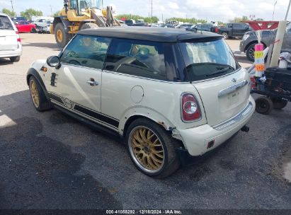 2011 MINI COOPER Beige  Gasoline WMWSU3C5XBT098930 photo #4