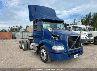 2014 VOLVO VN Blue  Diesel 4V4MC9EG5EN165141 photo #1