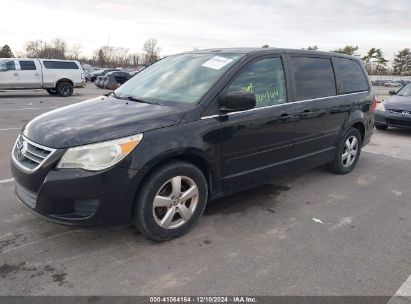 2010 VOLKSWAGEN ROUTAN SE Black  Gasoline 2V4RW3D12AR296274 photo #3