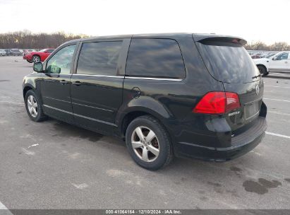 2010 VOLKSWAGEN ROUTAN SE Black  Gasoline 2V4RW3D12AR296274 photo #4