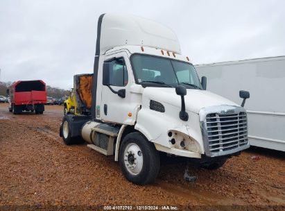 2015 FREIGHTLINER CASCADIA 113 White  Diesel 1FUBGAD4XFLGD9797 photo #1