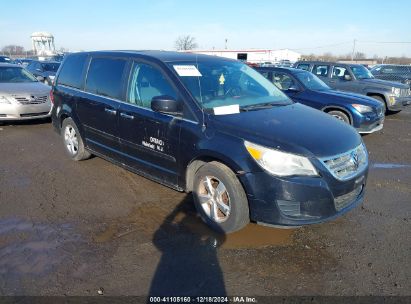 2010 VOLKSWAGEN ROUTAN SE Black  Gasoline 2V4RW3D17AR272567 photo #1