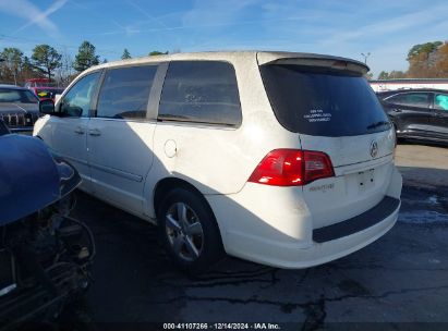 2010 VOLKSWAGEN ROUTAN SE White  Gasoline 2V4RW3D13AR281783 photo #4