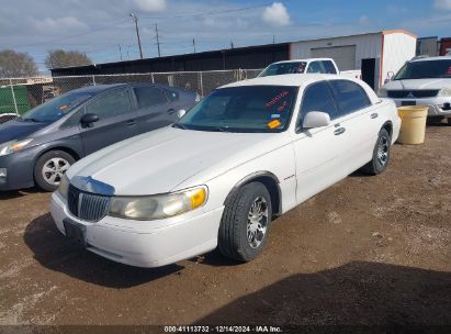 2000 LINCOLN TOWN CAR SIGNATURE White  Gasoline 1LNHM82W8YY788025 photo #3